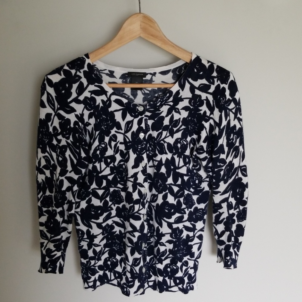 An Taylor cardigan